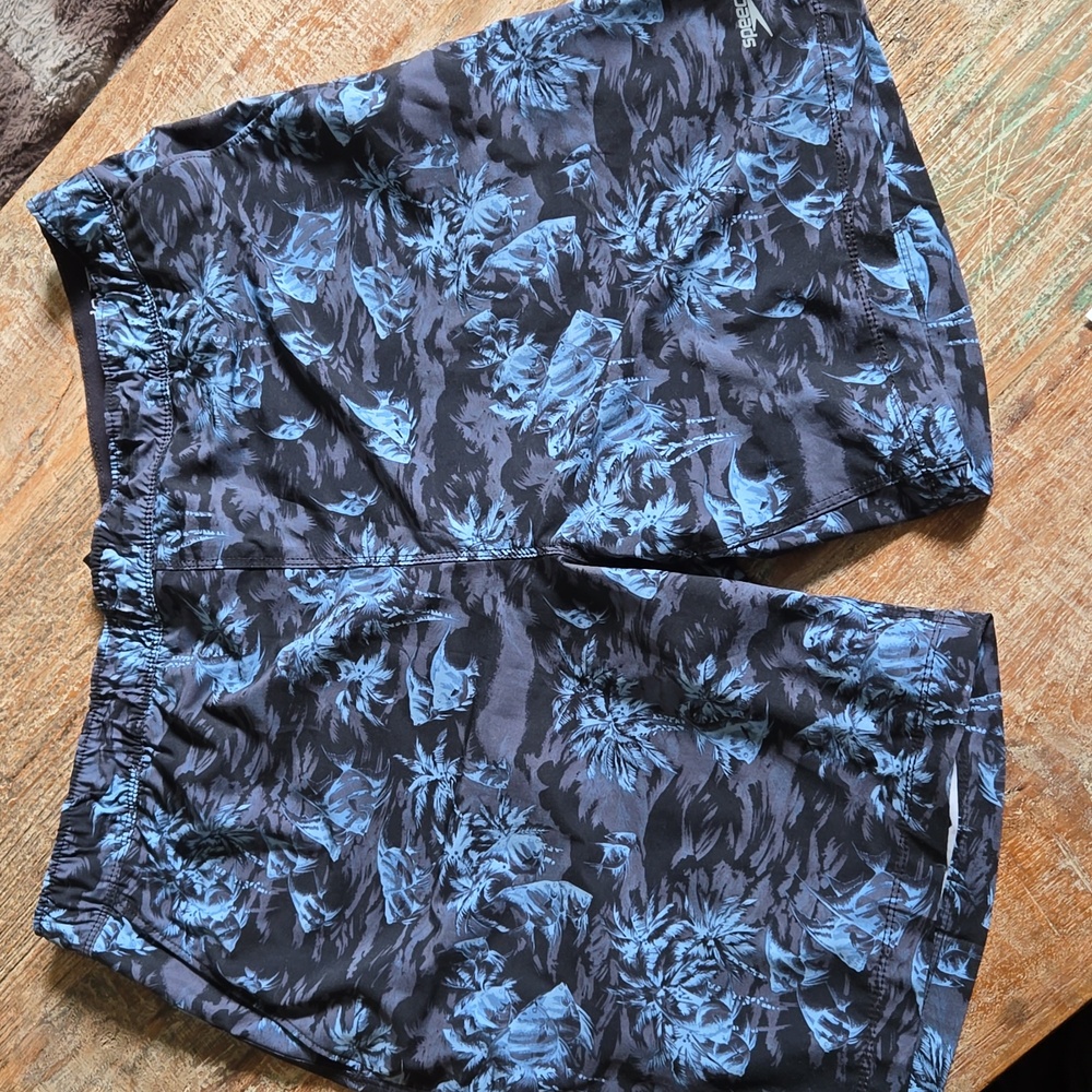 SPEEDO Quick dry Swim shorts with built in legging. SZ XL Blue Ocean  (BIN 003)